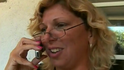 An old horny granny takes a dick deep and gets shot in the face
